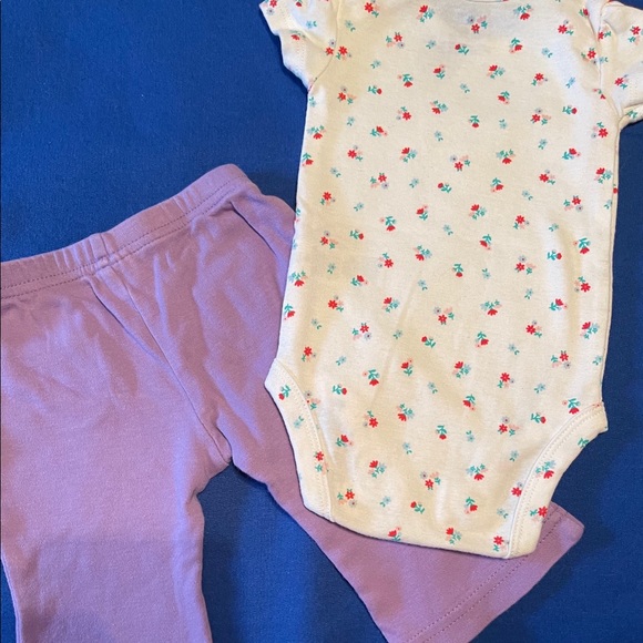 Carter’s Set - Picture 2 of 3